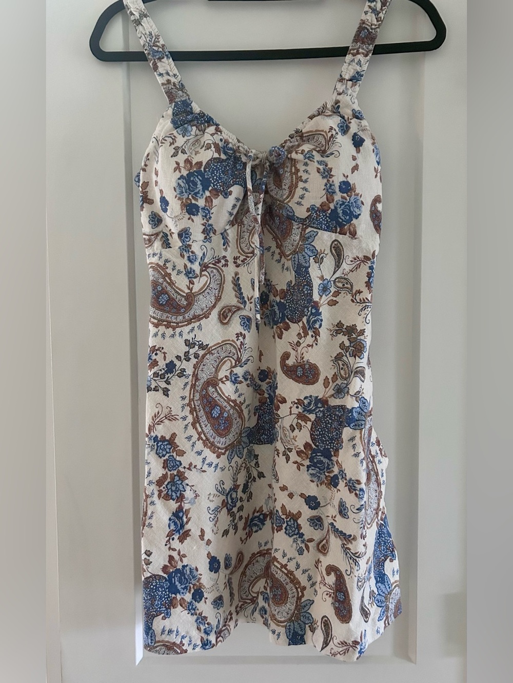 Abercrombie & Fitch Floral Paisley line. Tie-Front Sundress in Cream and Blue